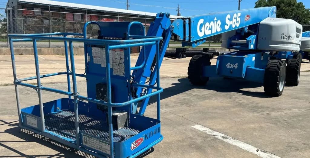 2013 Genie S-65 boom lift listing photo