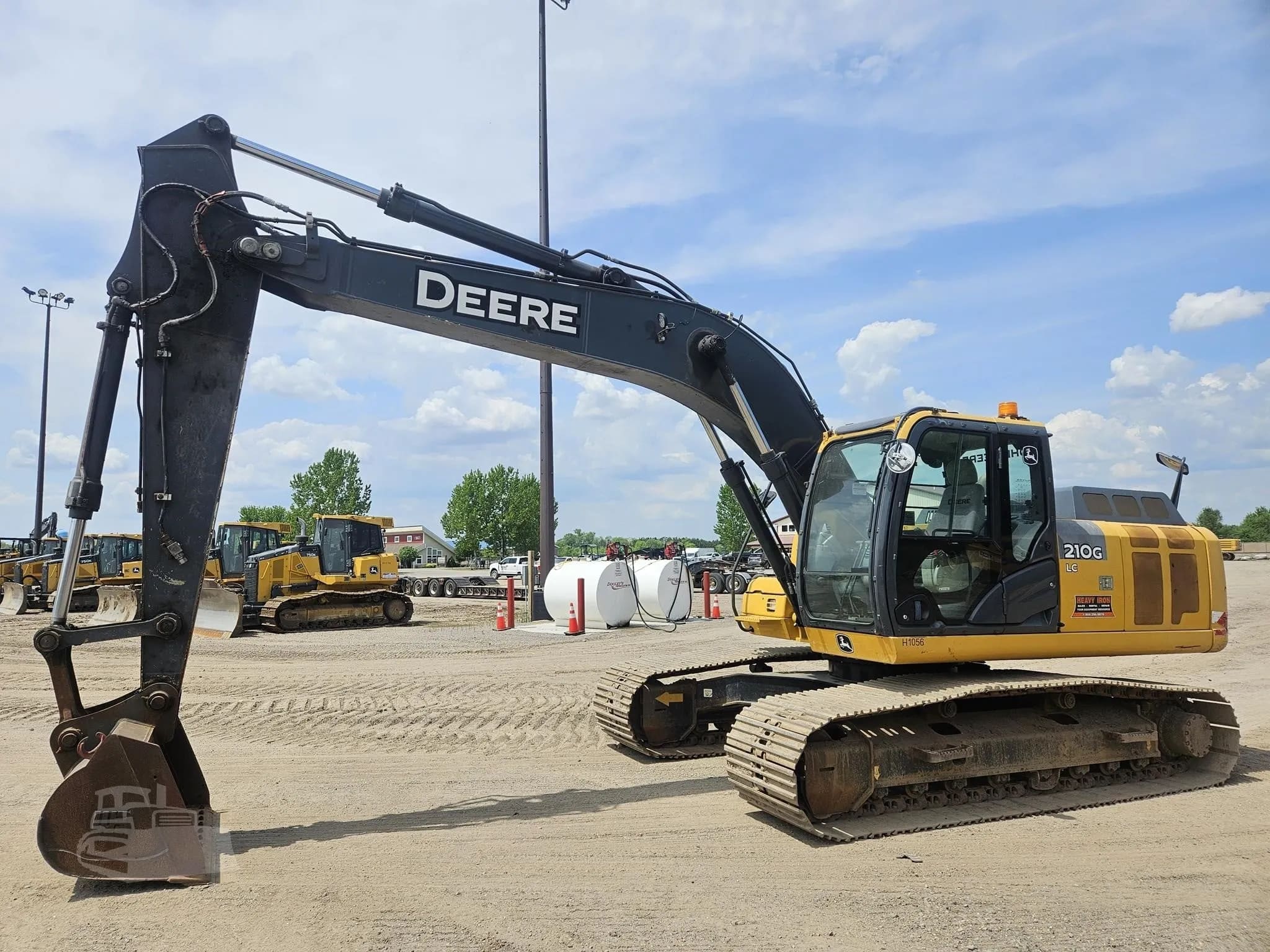 2015 DEERE 210G LC listing photo — photo 1 of 15