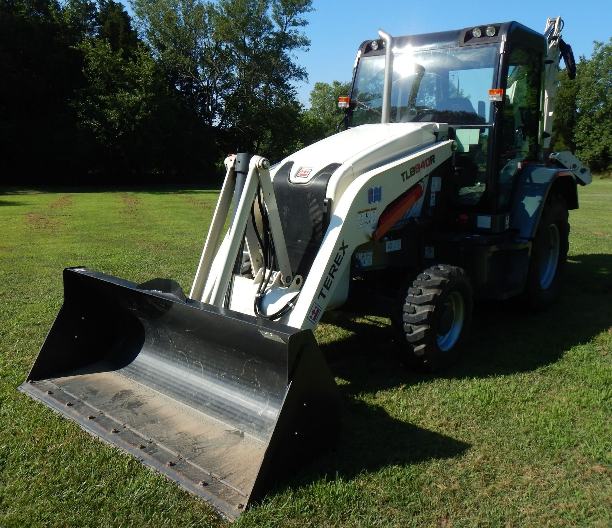 2015 Terex TLB840R listing photo