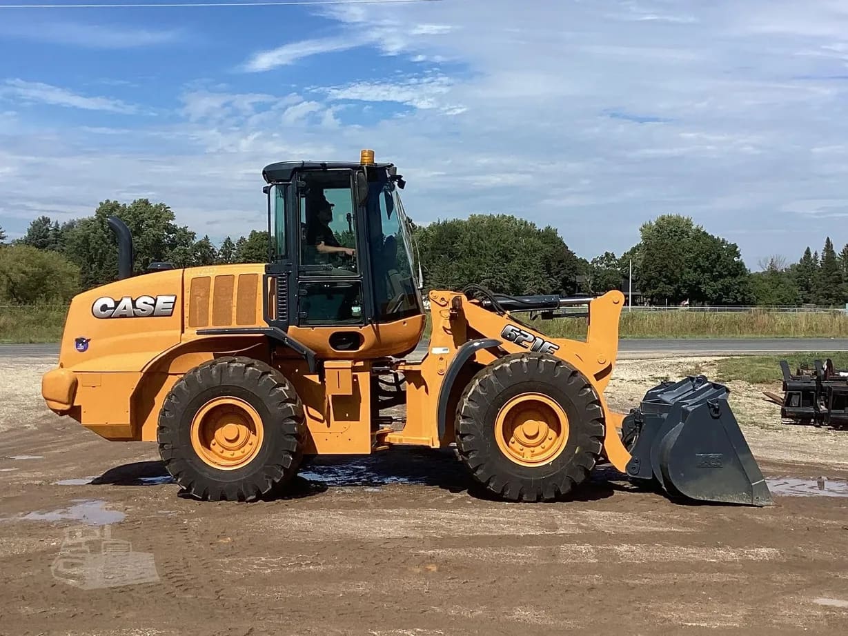 2012 CASE 621F listing photo — photo 1 of 17