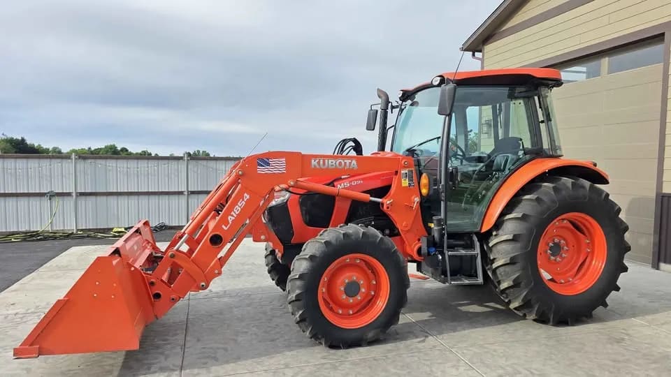 2016 KUBOTA TRACTOR M5-091 listing photo — photo 1 of 19