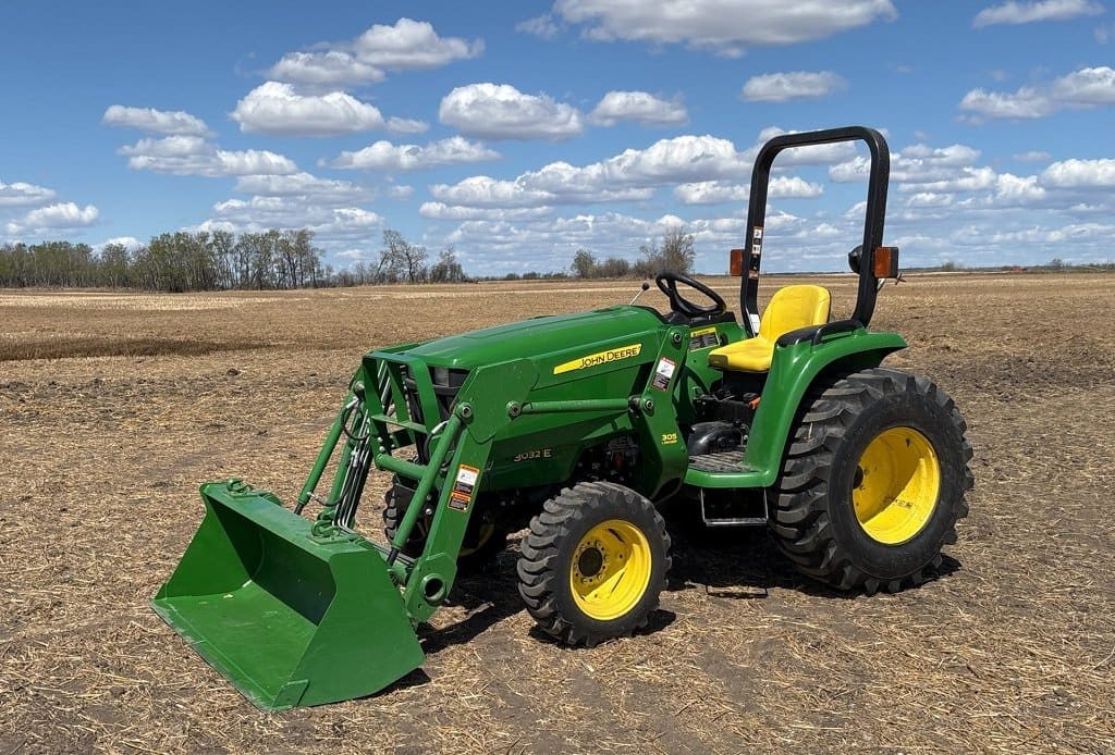 2012 John Deere 3032E 4WD Utility Tractor listing photo