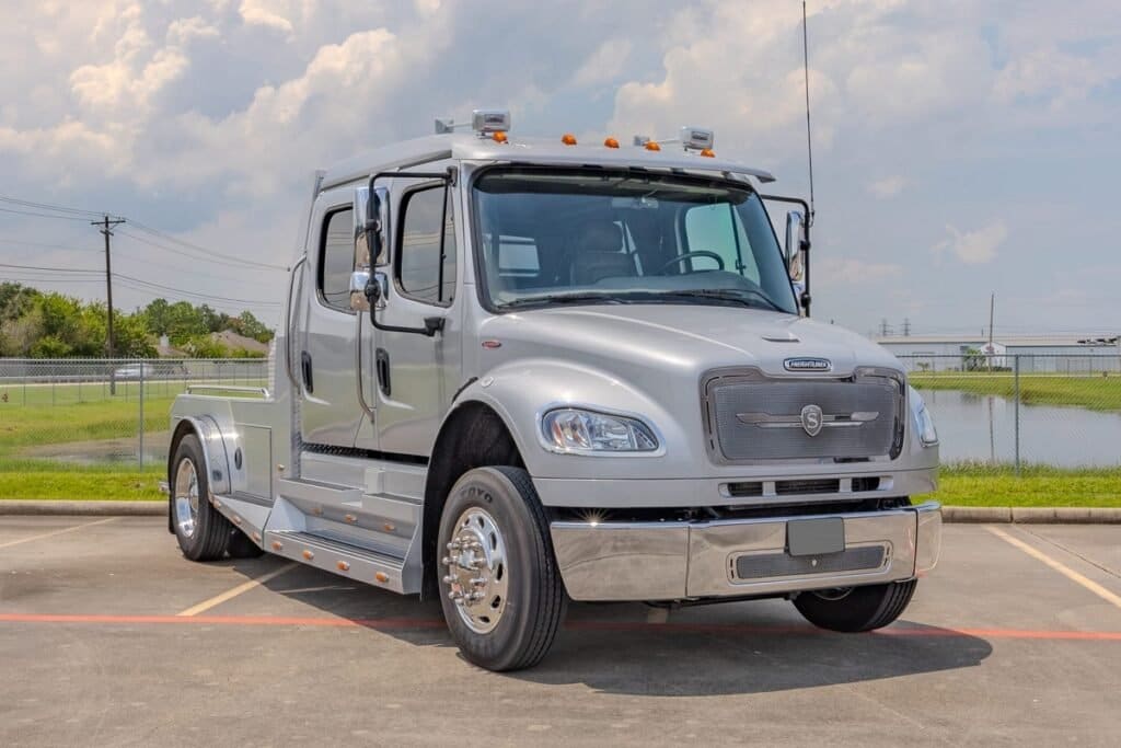 2008 Freightliner Sportchassis listing photo