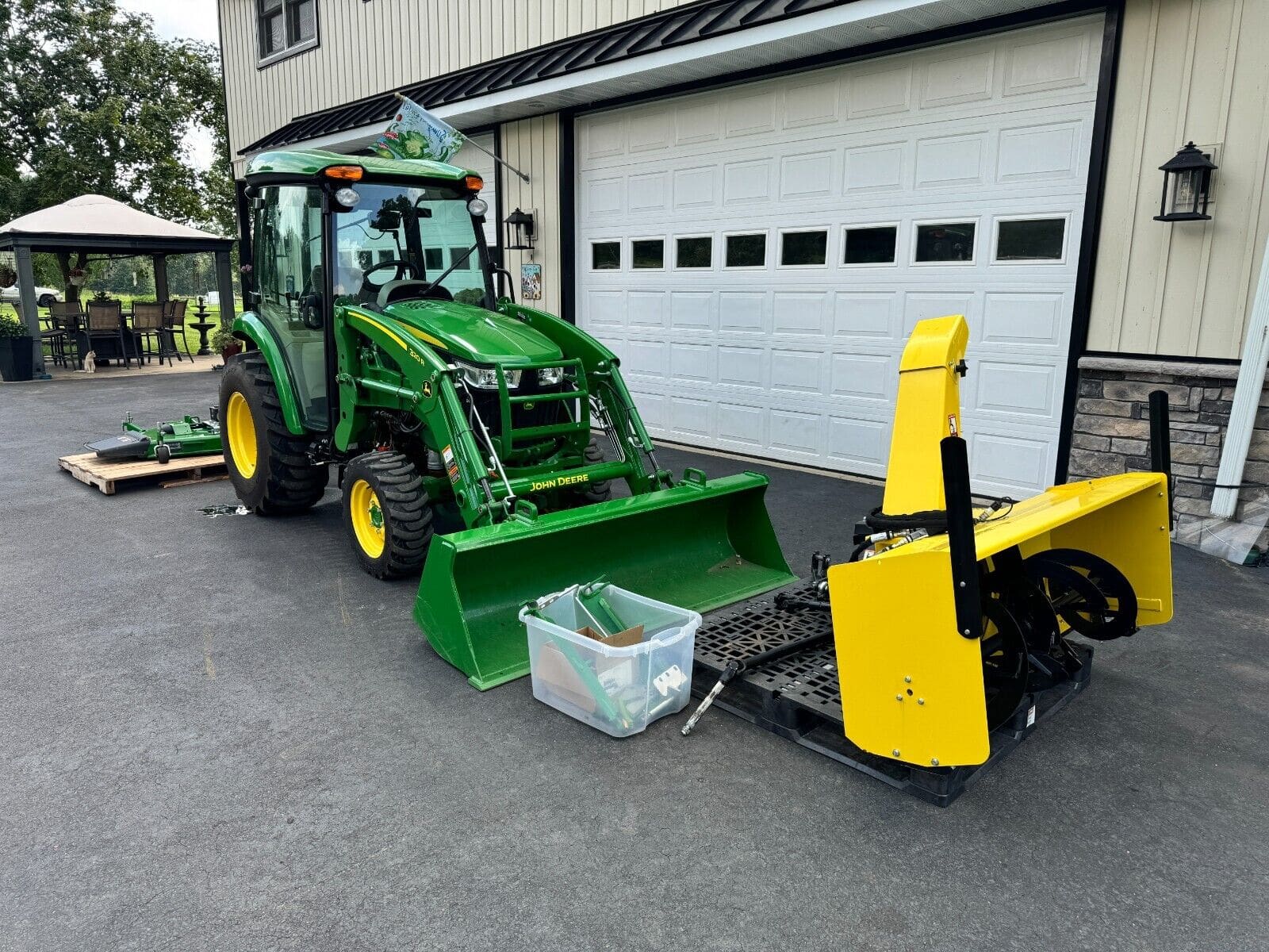 2021 John Deere 3039R Tractor w/ Loader, Mower & Snowblower listing photo