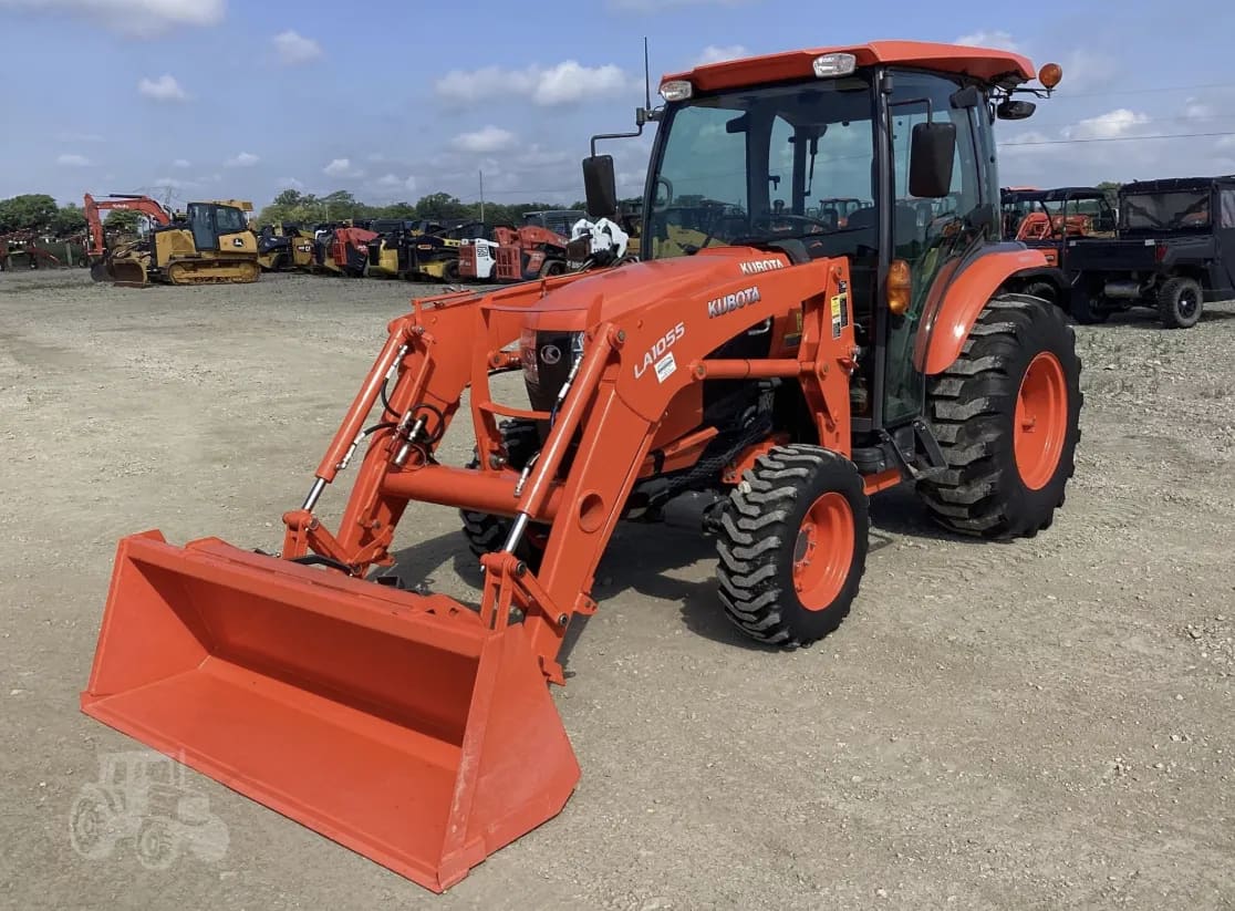 2018 KUBOTA L4760 listing photo — photo 1 of 32