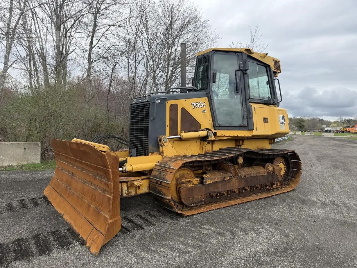 2006 DEERE 700J listing photo — photo 1 of 20