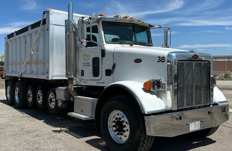 2010 Peterbilt 365 dump truck listing photo