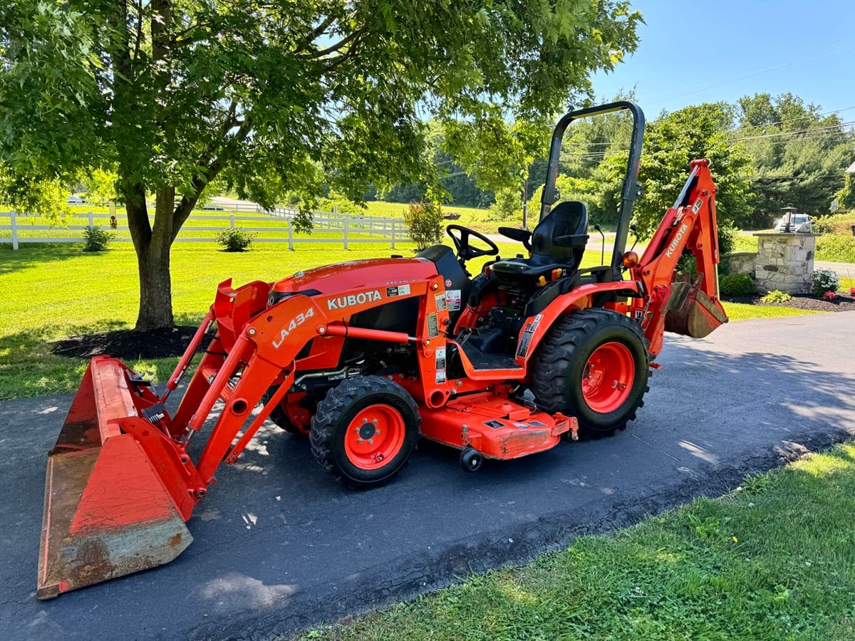 2017 Kubota B2601 Tractor listing photo — photo 1 of 33