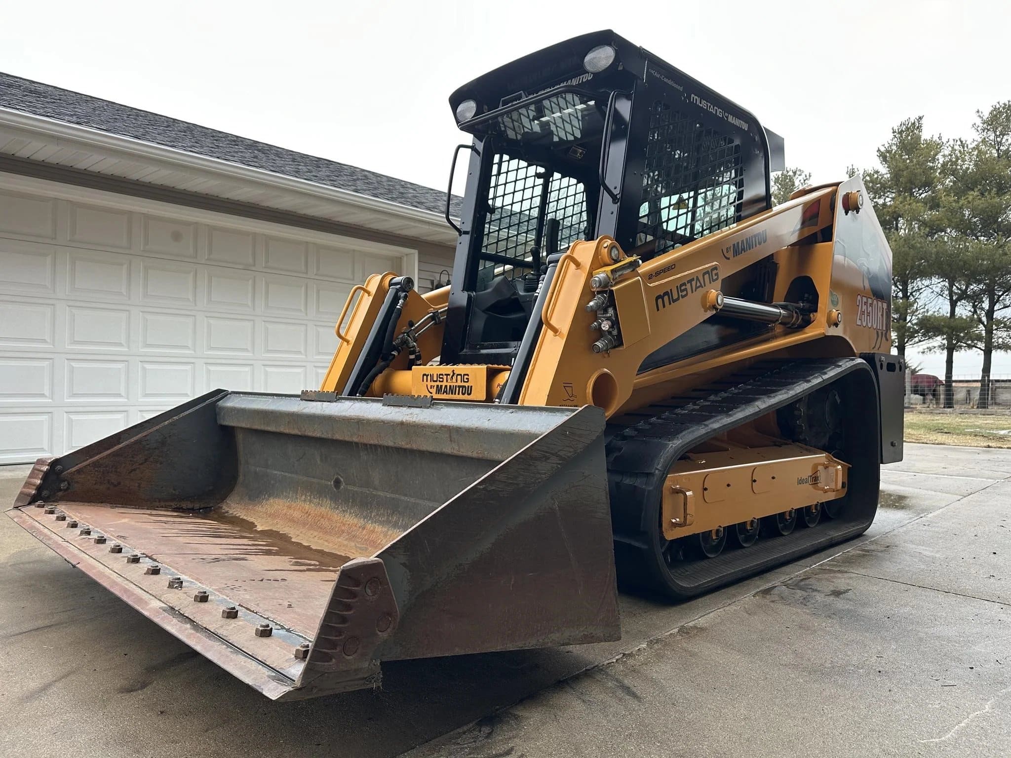 2020 Mustang 2550RT listing photo