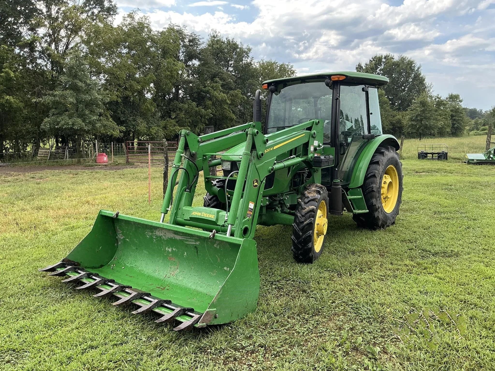 2019 John Deere 5075E listing photo