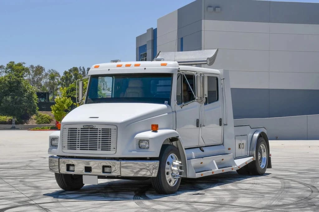 2002 Freightliner FL60 Sport Chassis listing photo