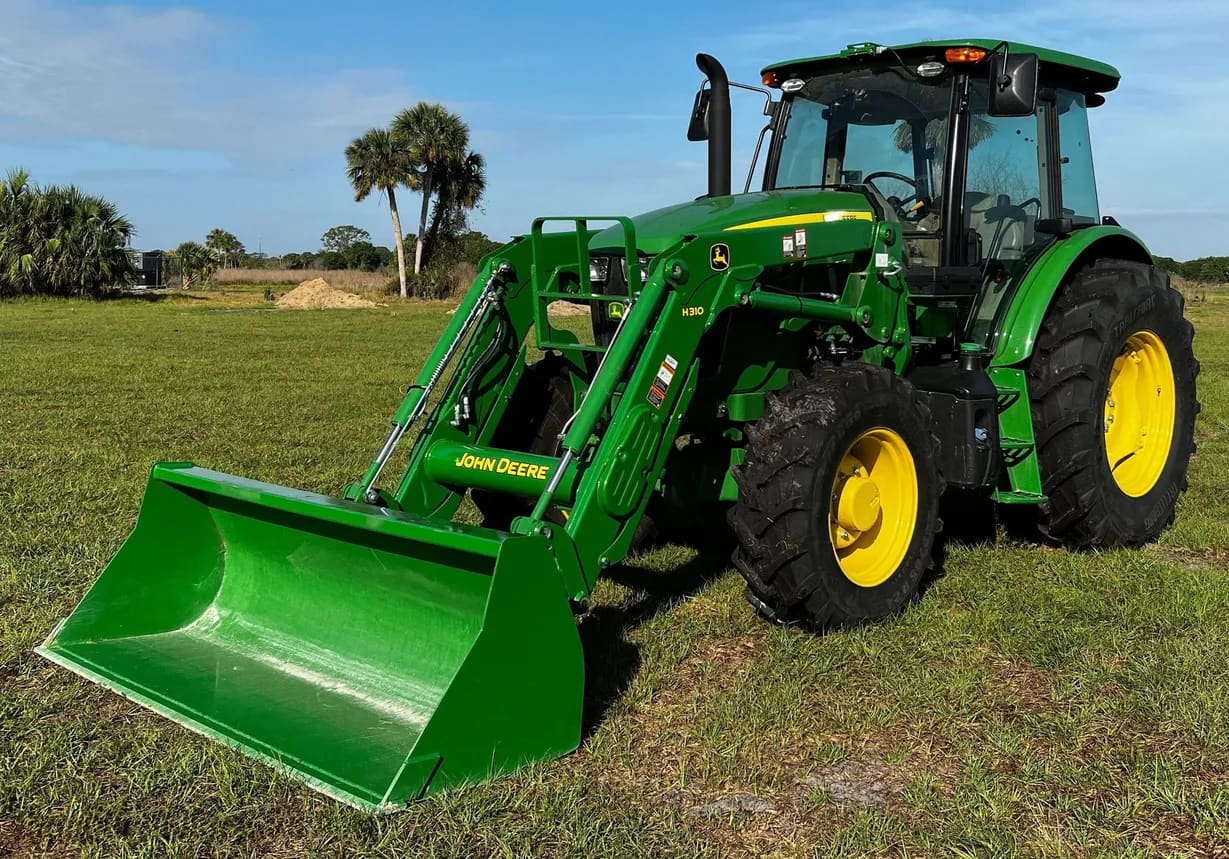 2022 John Deere 6135E listing photo