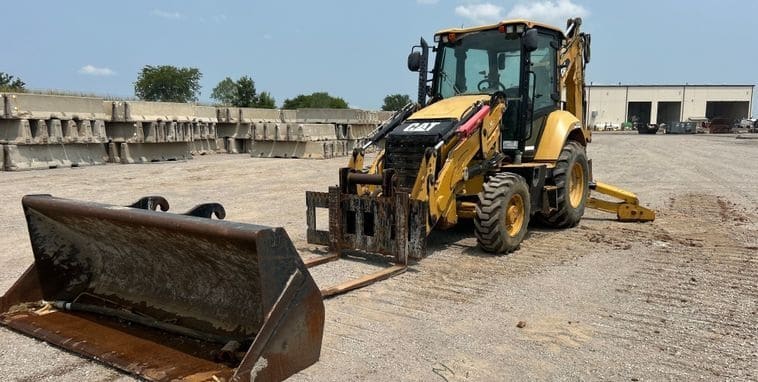 2015 Caterpillar 420F2 IT Backhoe Loader listing photo