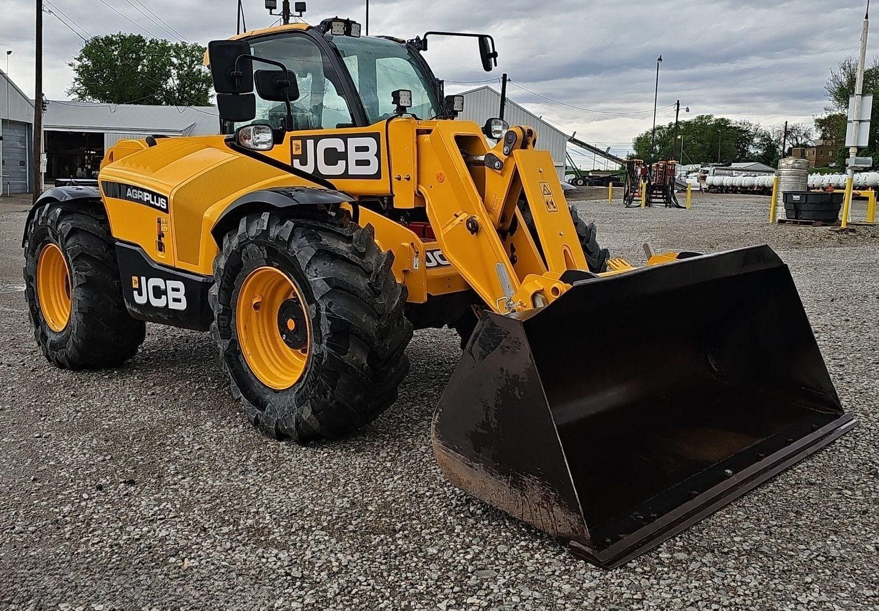 2023 JCB 542-70AG Telehandler listing photo