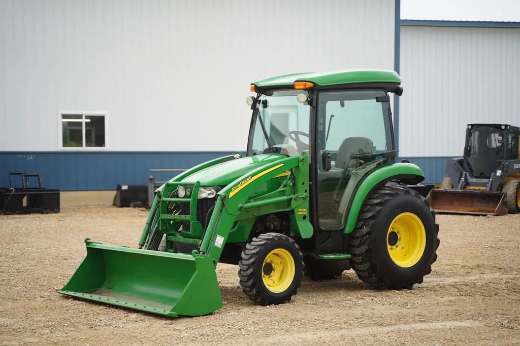 2007 John Deere 3320 listing photo