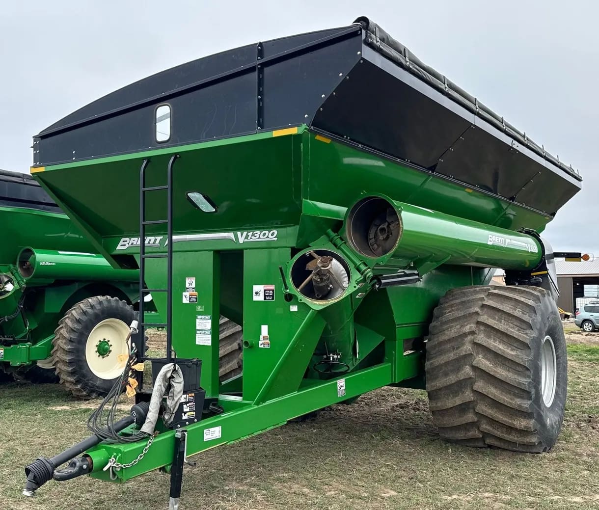 2017 Unverferth Brent V1300 listing photo — photo 1 of 33