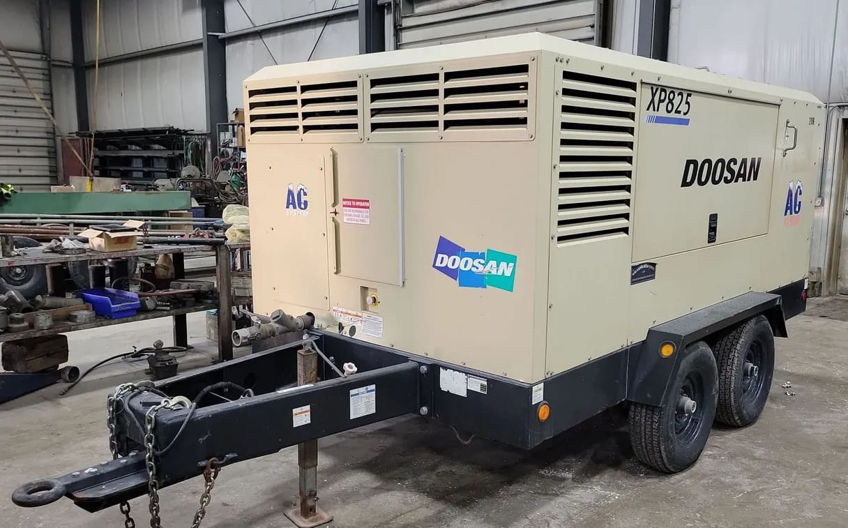 2013 Doosan XP825 listing photo